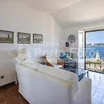 Villa 4 Faro - Attico Sul Faro Di Porto Faro
